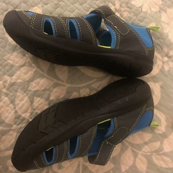 Open Sandals - Picture 2 of 3